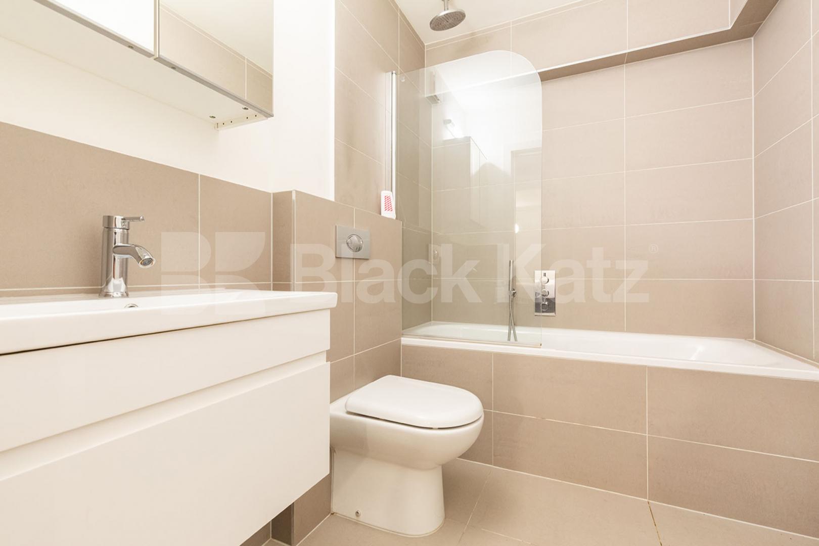 A large and spacious open plan studio within a warehouse convertion Springfield House lofts - Tyssen Street, Dalston / Haggerston